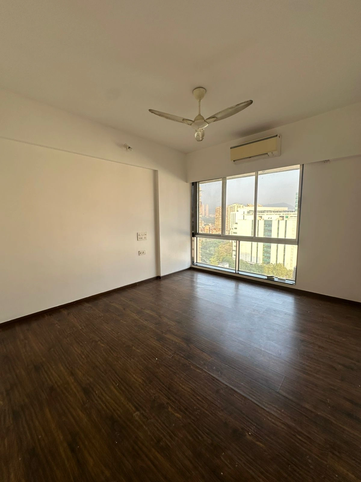 2 BHK Flat for Rent in Aspen Garden, Malad East